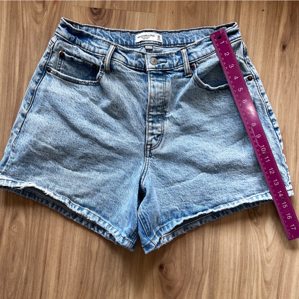 Abercrombie & Fitch High Rise Dad Short Light Wash 5in Inseam Size US10